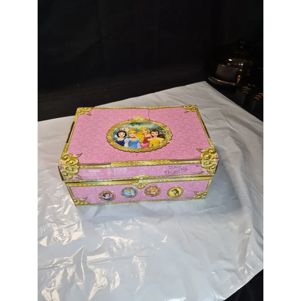 Disney Princess dress up trunk Outfits Age 4-6X, + Batman Superman Capes See Pic